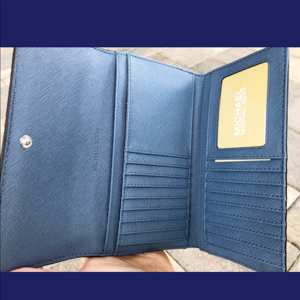 👜💕-Michael Kors Large Backpack Wallet SET SALE‼️ - Picture 6 of 7